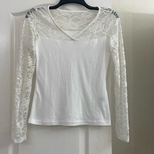 White cotton polyester  & lace pullover